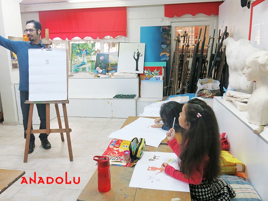 Çanakkalede Çocuklar İçin Karikatür Eğitimleri Devam Ediyor